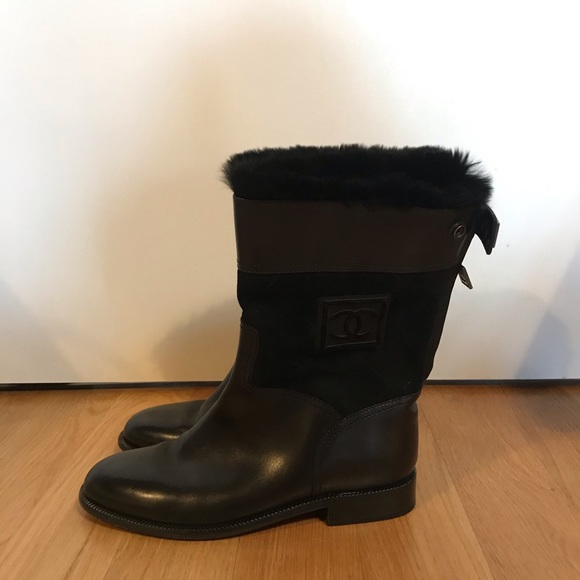 Black leather Chanel boots with rabbit fur trim - Picture 1 of 6